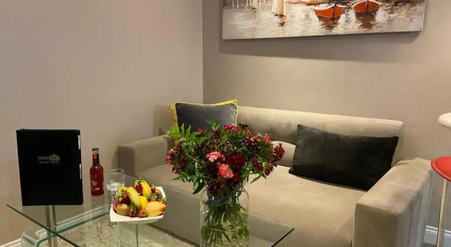 Полулюкс с видом на улицу RENT-INN Suites Hotel