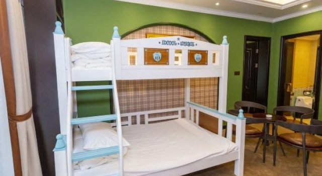 Четырёхместный люкс Superior Fantawild Holiday Hotel
