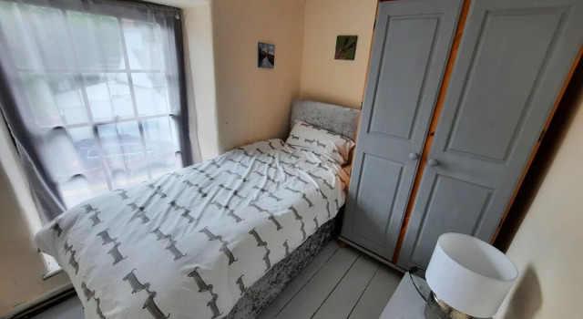 Country Stone/slate House in Tiny Market Village, Book Feriehus Llanybydder Glamorgan