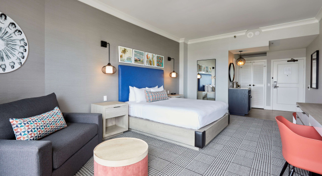 The Waterfront Beach Resort, A Hilton Hotel