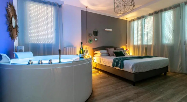 Одноместный люкс Deluxe 4 Star Suite SPA - Self Check-In
