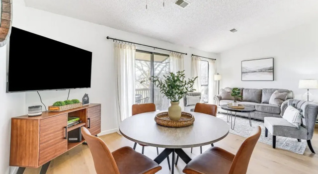Апартаменты 5 Mi to Strip! Pointe Royale Condo w/ Indoor Pool