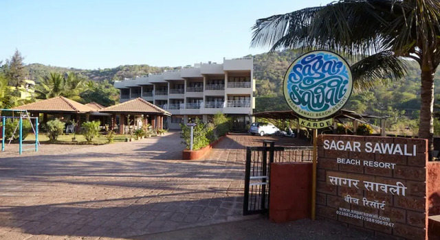Sagar Sawali, Karde Beach View Resort