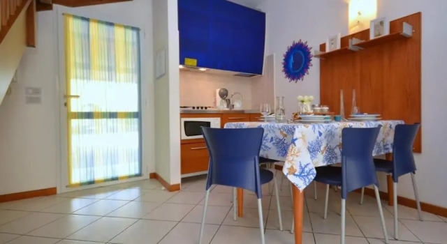 Superb House Maisonette Villaggio Marco Polo Sleeps 7, Забронировать Дом для отпуска Бибионе-Пинеда Венето, рядом с Долина Вальгранде