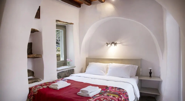 Under The Linden Tree Tinos, Book Guesthouse Xinara Greece