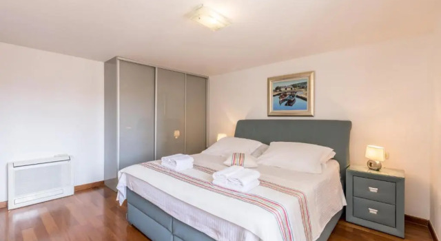 Peristil Apartment, Prenota Appartamento Hotel a Croatian Islands con parcheggio, Parcheggio