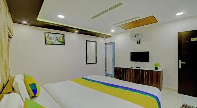 Treebo Trip Majestic Inn Thampanoor, Забронировать Отель Отели штата Кералы с парковкой, Парковка
