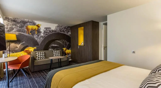 Двухместный полулюкс Hotel De Bourbon Grand Hotel Mercure Bourges