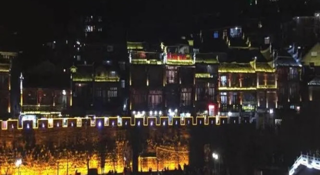 Yijian River View Guesthouse(凤凰亦间江景民宿), Rezervovat Hotel Feng-chuang Hunan