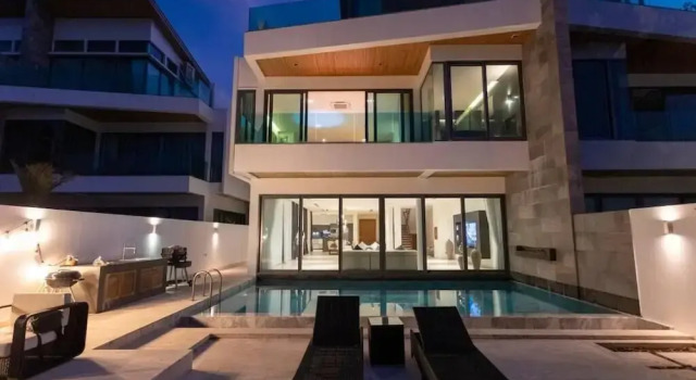 Beachfront Villa 3BR Infinity Pool V38