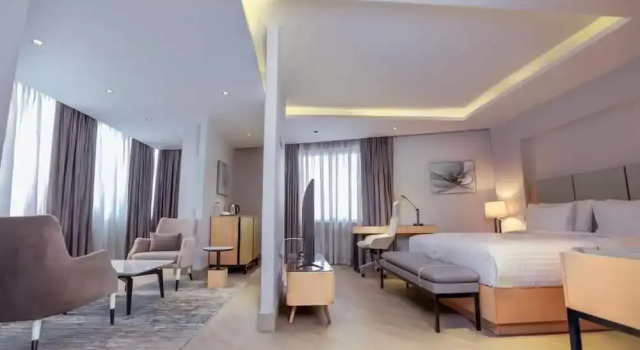 Полулюкс The Row Residential Hotel