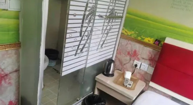 Кровать в общем номере Ruifeng Hostel