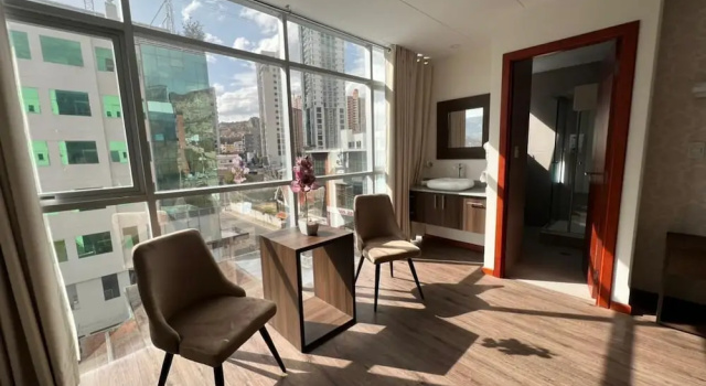 Четырёхместный люкс Novum Hotel