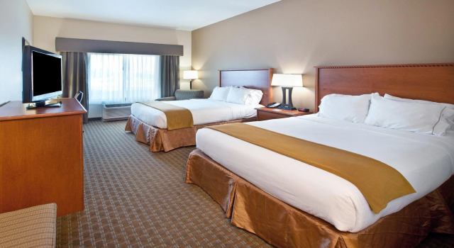 Четырёхместный номер Standard Holiday Inn Express & Suites Sioux Falls Southwest by IHG