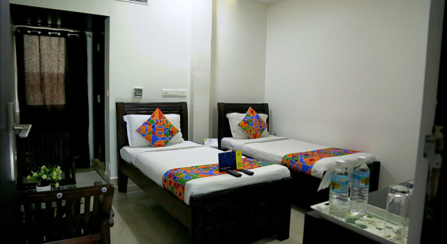 FabHotel Essvee MG Road Vijayawada, Rezervovat Hotel Hotely v Andhra Pradesh s parkováním, Parkování