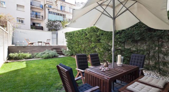 Apartment Barcelona Rentals - Private Pool and Garden Center, Забронировать Апартаменты/квартира Отели Барселоны с парковкой, рядом с Клиника Corachan, Парковка