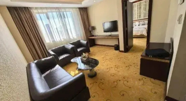 Трёхместный люкс Superior Longzhu Hotel