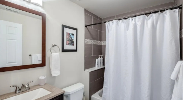 Апартаменты Private Rooftop With Views+modern 2BD & 1 Bath