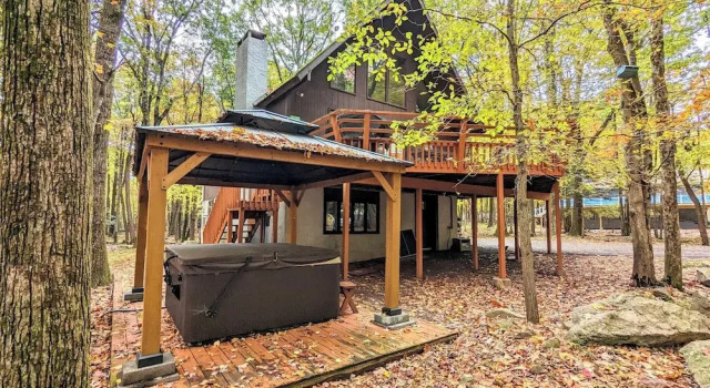 Коттедж Hot Tub + Sauna + Deck + Firepit + Beach Access + Near Dining Grateful Escape by Avantstay
