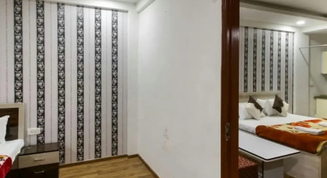 Bankey Bihari Holiday Homes By Naavagat, Забронировать Отель Отели Вриндавана с бассейном, Бассейн