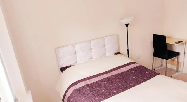 Номер Standard DOUBLE ROOM, FULL KITCHEN, OWN BATHROOM, SMART TV in TELFORD OAKENGATES KETLEY