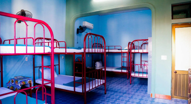 Кровать в общем номере ADP Homestay & Coffee