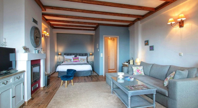 Люкс Deluxe AlmondHouse Suites with Fireplace