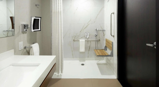 Двухместный номер Standard Doubletree By Hilton Montreal Airport
