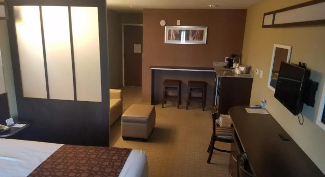 Двухместный люкс Microtel Inn & Suites by Wyndham