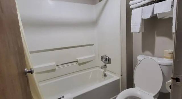Люкс Deluxe Hallmark Inn & Suites Newly Renovated Rooms San Antonio Northeast