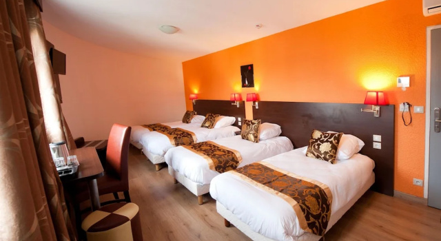 Четырёхместный номер Standard Hotel Milton (ex Gis Hotel)
