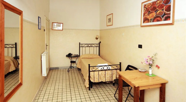 Hotel Lucia, Забронировать Отель Отели Рима с парковкой, рядом с Станция метро Manzoni, Парковка