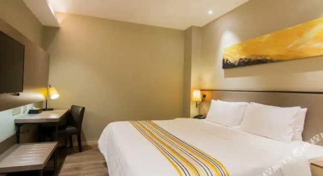 Home Inn Plus (Shaoxing East Railway Station Fengshan South Station), Prenota Hotel Hotel a Shaoxing con parcheggio, Parcheggio