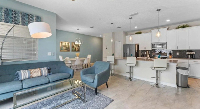 Lovely Family Home - 8 Min to Disney!, Book Feriehus Villaer i Florida, Villa