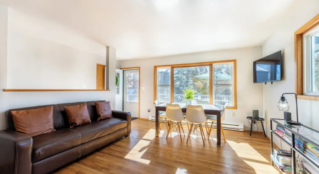 345 Rainbow Ct, Забронировать Вилла Отели Диллон с парковкой, рядом с D'Vine Wine, Парковка