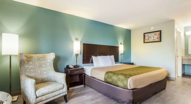 Econo Lodge Inn & Suites I-65, Rezervovat Hotel Brooks Kentucky