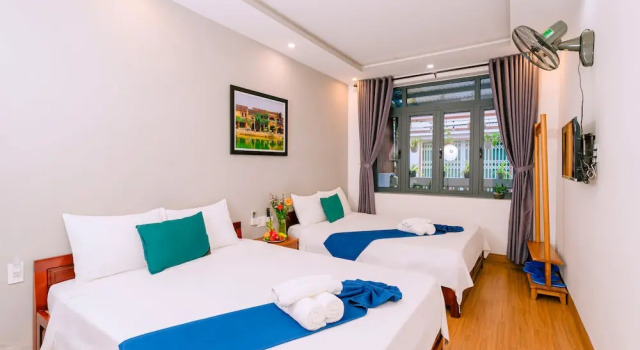 Четырёхместный номер Deluxe с балконом Vinh Khang Homestay