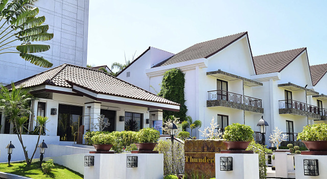 Thunderbird Resorts - Rizal, Забронировать Курортный отель Binangonan Лусон