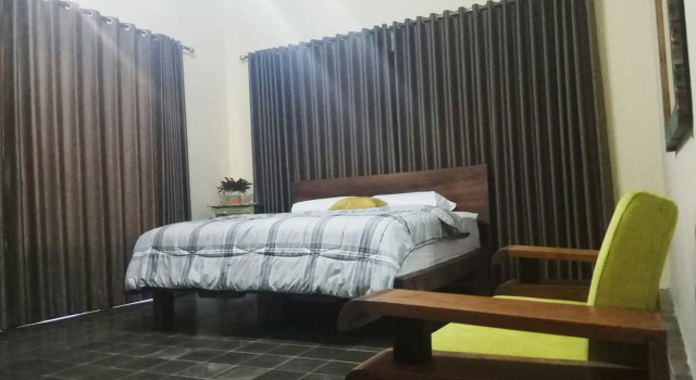Doeloerkoe Homestay, Réserver Hôtel Hôtels à Solo. avec parking, Parking
