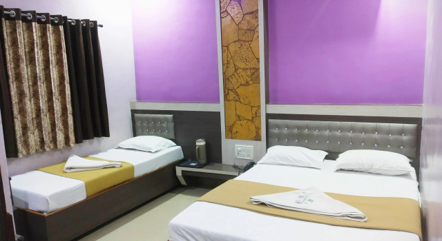 Трёхместный номер Deluxe Sai Balaji Residency shirdi near sai temple
