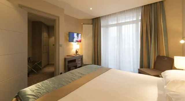 Двухместный номер Executive с балконом Hôtel Bristol
