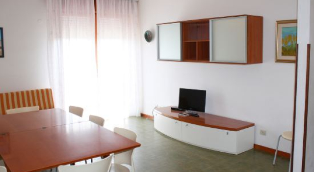 Апартаменты Equipped Flat With Garden and Pool