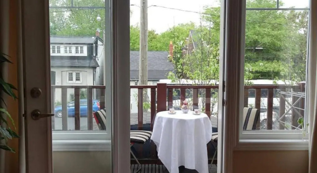 Bright Studio w Full Kitchen and Detached Bathroom, Varaa Hotelli Toronto 
