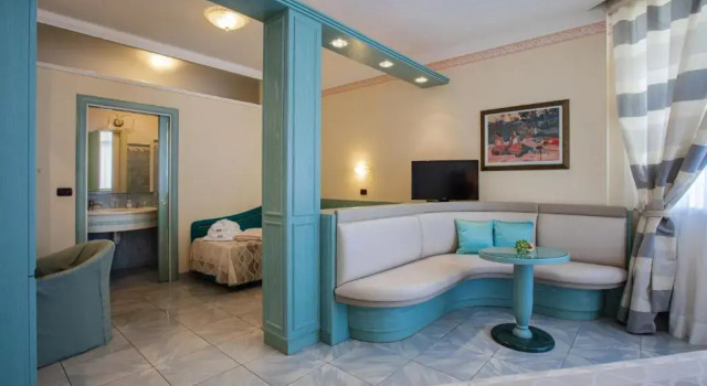 Полулюкс Hotel Excelsior