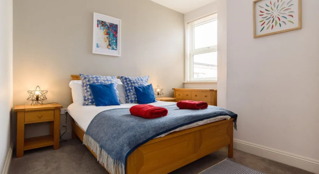 2 84a Albany Road