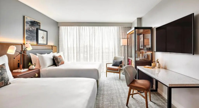 Четырёхместный номер Deluxe Omni Tempe Hotel at ASU