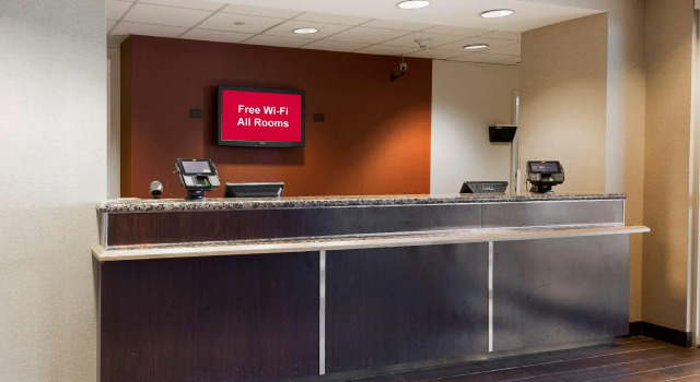 Red Roof Inn PLUS+ Long Island - Garden City