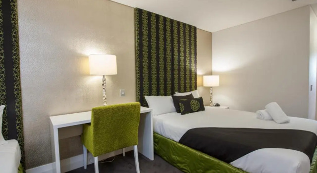 Четырёхместный номер Executive City Golf Club Motel
