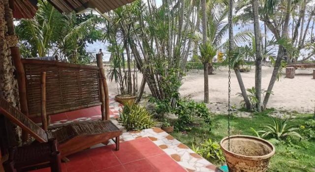 Бунгало Ravenala Beach Bungalows