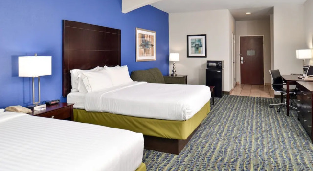 Четырёхместный номер Standard Holiday Inn Express Hotel & Suites San Antonio by IHG
